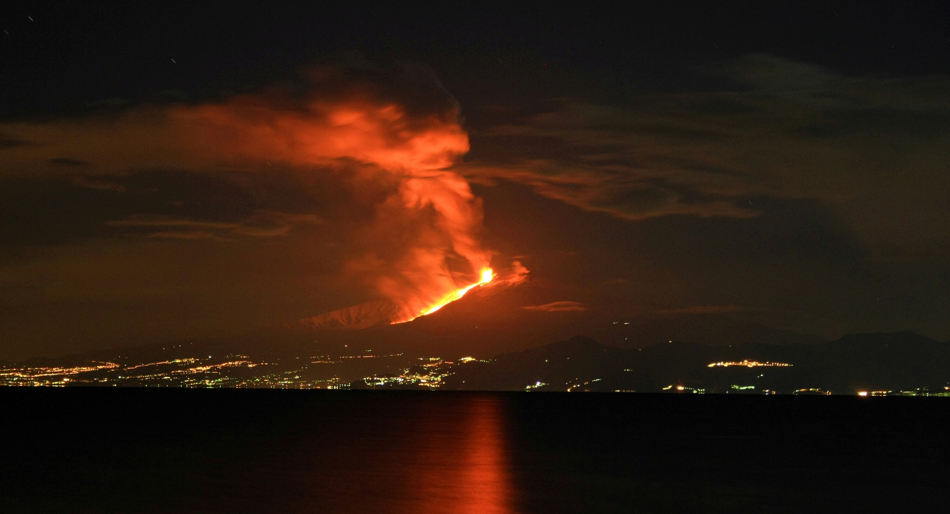 Éruption de l'Etna le 13 janvier 2011. © Cirimbillo, CC by-sa 3.0